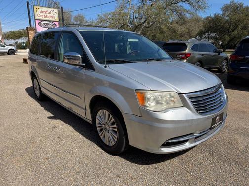 2012 Chrysler Town & Country Limited