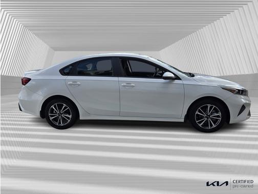 2023 Kia Forte LXS IVT