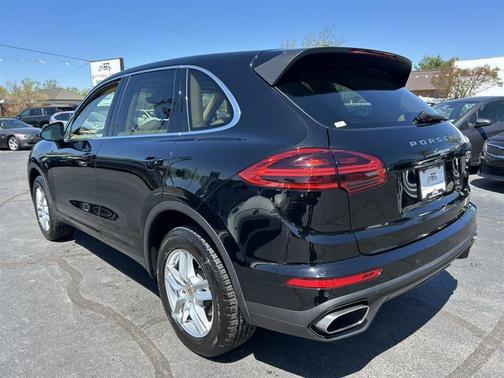 2016 Porsche Cayenne Base