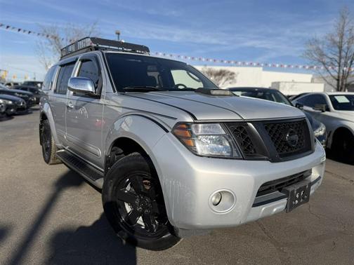 2008 Nissan Pathfinder SE