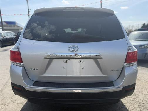 Silver 2013 Toyota Highlander