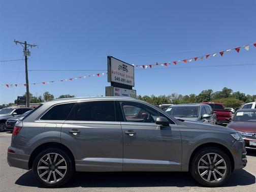 Graphite Gray Metallic 2017 Audi Q7 3.0T Premium Plus