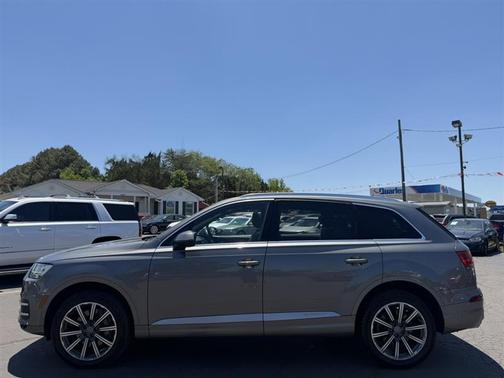 Graphite Gray Metallic 2017 Audi Q7 3.0T Premium Plus
