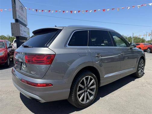 Graphite Gray Metallic 2017 Audi Q7 3.0T Premium Plus