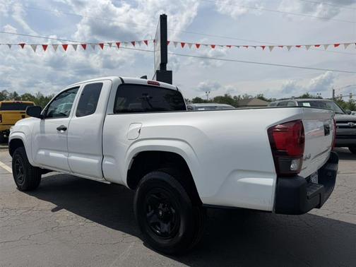 White 2021 Toyota Tacoma SR/SR5