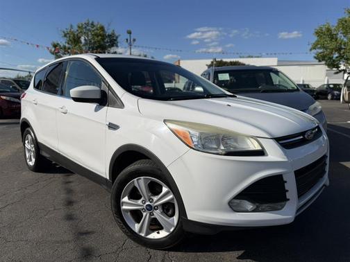 White 2014 Ford Escape SE