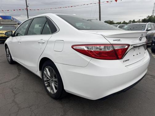 White 2015 Toyota Camry XLE/SE/LE/XSE