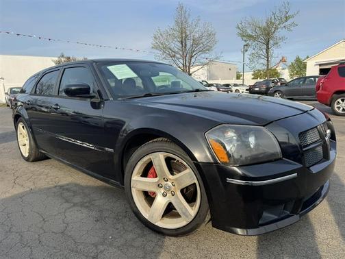 Black 2006 Dodge Magnum SRT8