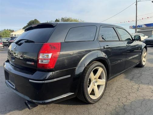 Black 2006 Dodge Magnum SRT8