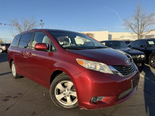 2014 Toyota Sienna LE