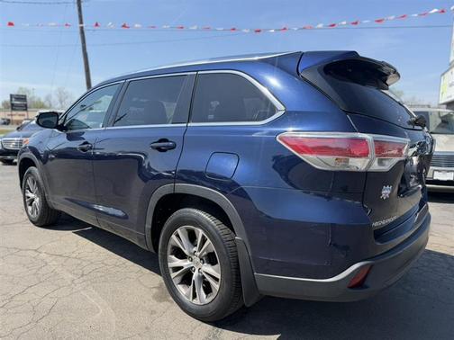 Blue 2014 Toyota Highlander XLE
