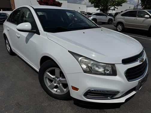 White 2015 Chevrolet Cruze 1LT