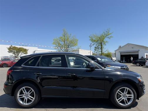 Mythos Black Metallic 2016 Audi Q5 3.0T Premium Plus