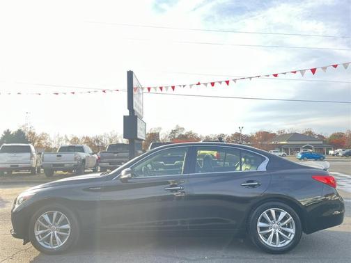 2017 INFINITI Q50 Base