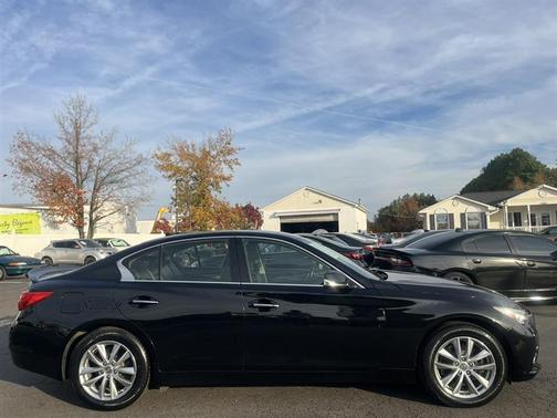 2017 INFINITI Q50 Base