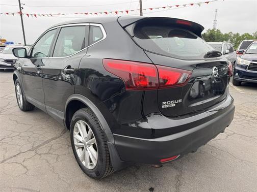 Magnetic Black 2017 Nissan Rogue Sport S