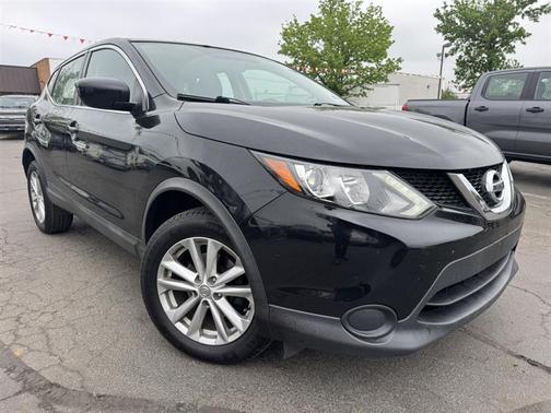 Magnetic Black 2017 Nissan Rogue Sport S