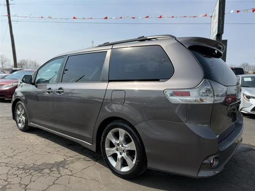 2012 Toyota Sienna SE