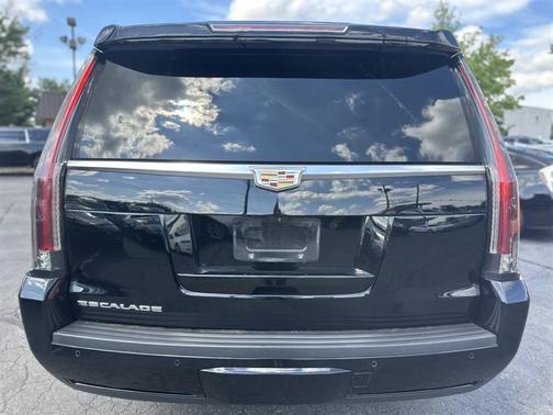 2018 Cadillac Escalade ESV Luxury