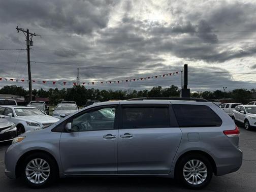Gray 2013 Toyota Sienna XLE