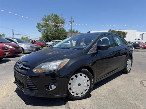 Black 2012 Ford Focus SE
