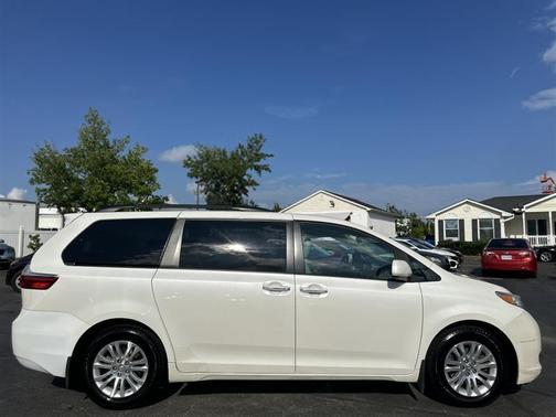 2017 Toyota Sienna XLE