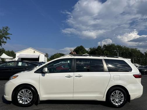 2017 Toyota Sienna XLE