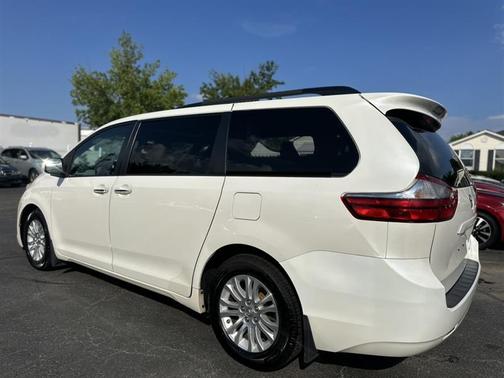 2017 Toyota Sienna XLE