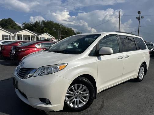 2017 Toyota Sienna XLE