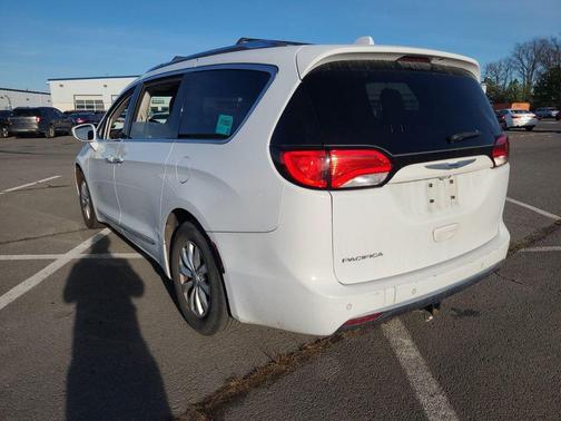 2018 Chrysler Pacifica Touring-L