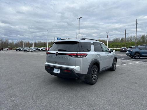 2024 Nissan Pathfinder SV 4WD