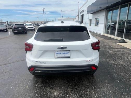 Summit White 2024 Chevrolet Trax FWD 2RS
