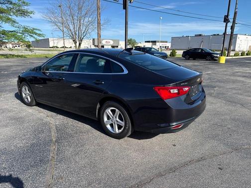 Dark Ash Metallic 2023 Chevrolet Malibu FWD 1LT