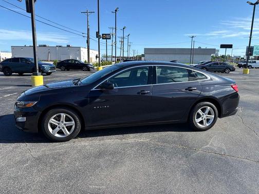 Dark Ash Metallic 2023 Chevrolet Malibu FWD 1LT