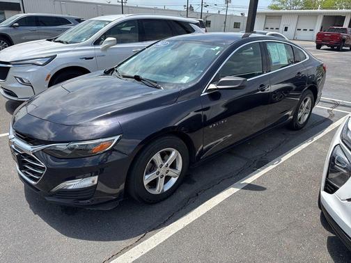 Dark Ash Metallic 2022 Chevrolet Malibu 1LS