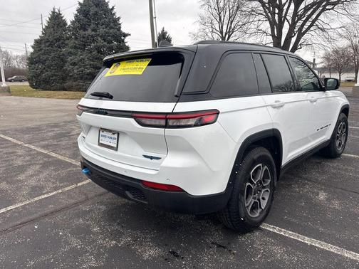 Bright White Clearcoat 2024 Jeep Grand Cherokee 4xe Trailhawk