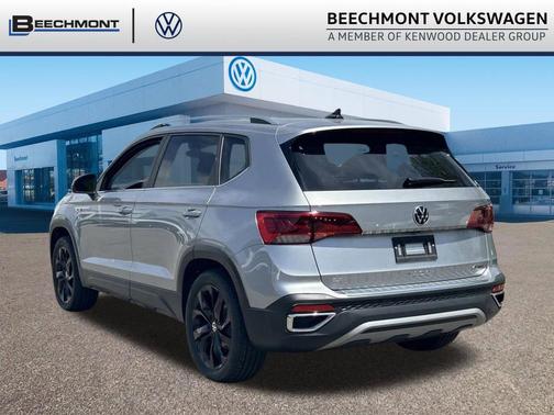 Silver Metallic 2023 Volkswagen Taos 1.5T SE