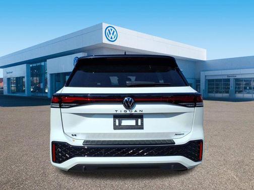 2025 Volkswagen Tiguan 2.0T SE R-Line Black 4MOTION