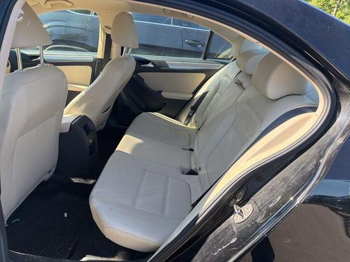 Black 2017 Volkswagen Jetta 1.4T SE