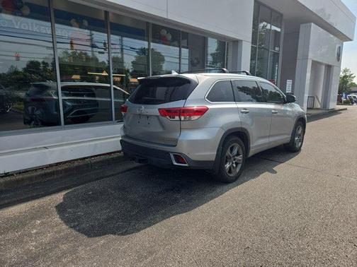 2017 Toyota Highlander Limited Platinum