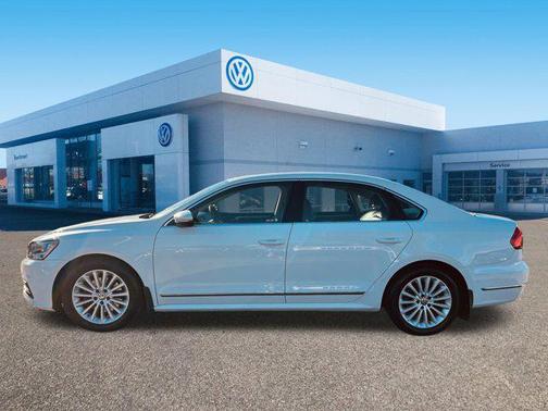 2016 Volkswagen Passat 1.8T SE