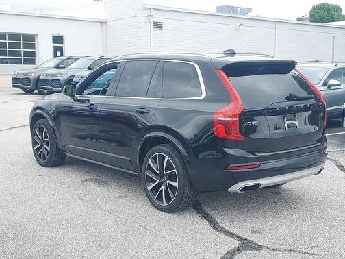 Onyx Black Metallic 2021 Volvo XC90 T6 Momentum
