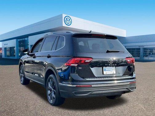 Deep Black 2022 Volkswagen Tiguan 2.0T SE 4MOTION