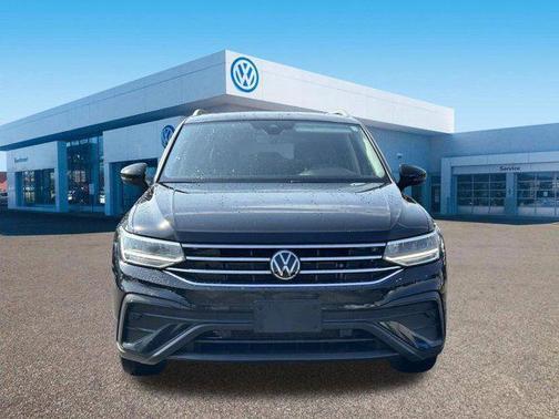 Deep Black 2022 Volkswagen Tiguan 2.0T SE 4MOTION