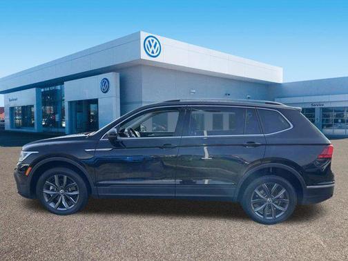 Deep Black 2022 Volkswagen Tiguan 2.0T SE 4MOTION