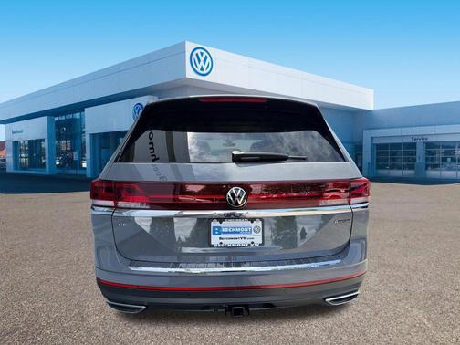 Pure Gray 2026 Volkswagen Atlas 2.0T SE w/Technology 4MOTION