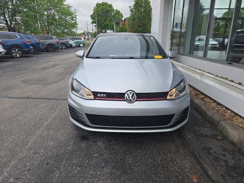 2015 Volkswagen Golf GTI 2.0T SE 4-Door