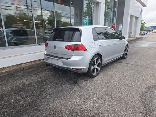 2015 Volkswagen Golf GTI 2.0T SE 4-Door