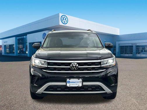 Deep Black 2023 Volkswagen Atlas 3.6L SE w/Technology