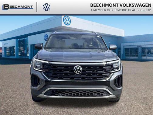 Platinum Gray Metallic 2024 Volkswagen Atlas Cross Sport 2.0T SE